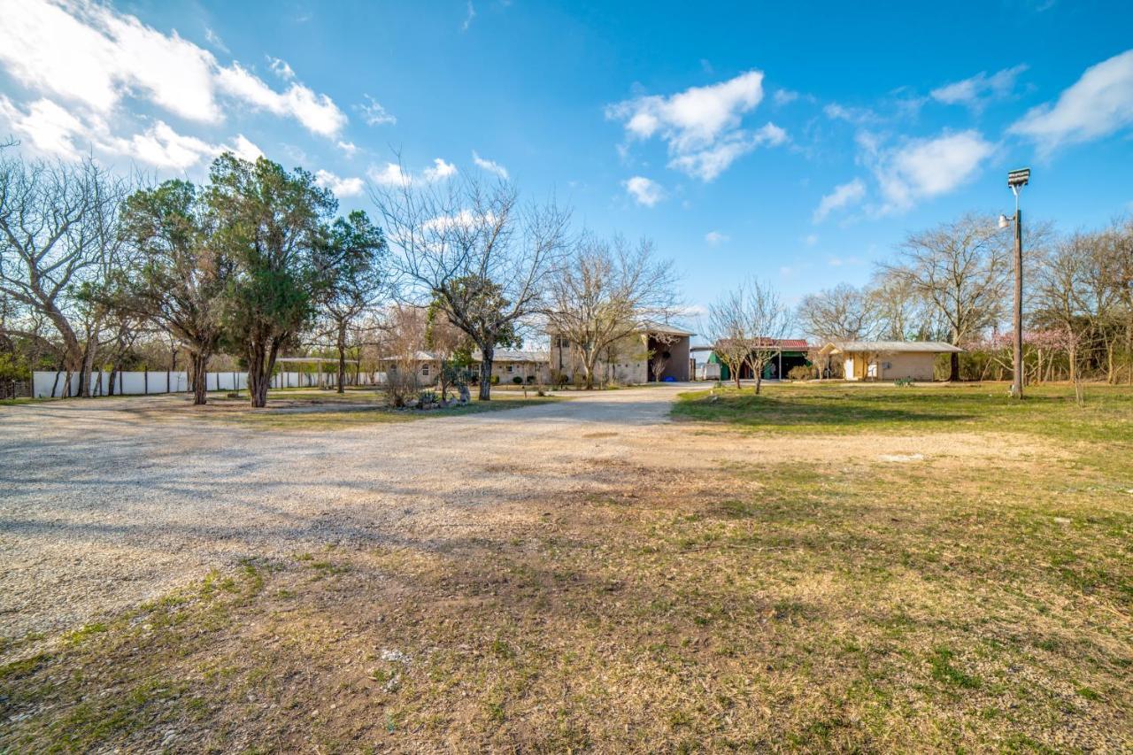 5 Bdrm Home On 2 Acres Mins To Wineries Private Heated Pool And Hot Tub Johnson City Exterior photo